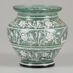 Een glazen vaas met geëmailleerd decor, Italië, 19e eeuw.
