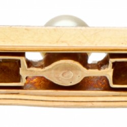 14 kt. Geelgouden en Pt 950 platina art deco broche bezet met ca. 0.47 ct. diamant en zoetwaterparels.