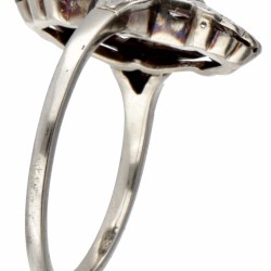 BWG 10 kt. Witgouden ajour / opengewerkte art deco ring bezet met ca. 0.20 ct. diamant.