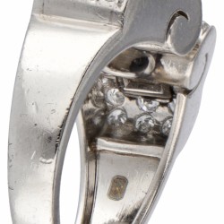 Pt 900 Platina art deco tank ring bezet met ca. 1.06 ct. diamant en een zoetwaterparel.