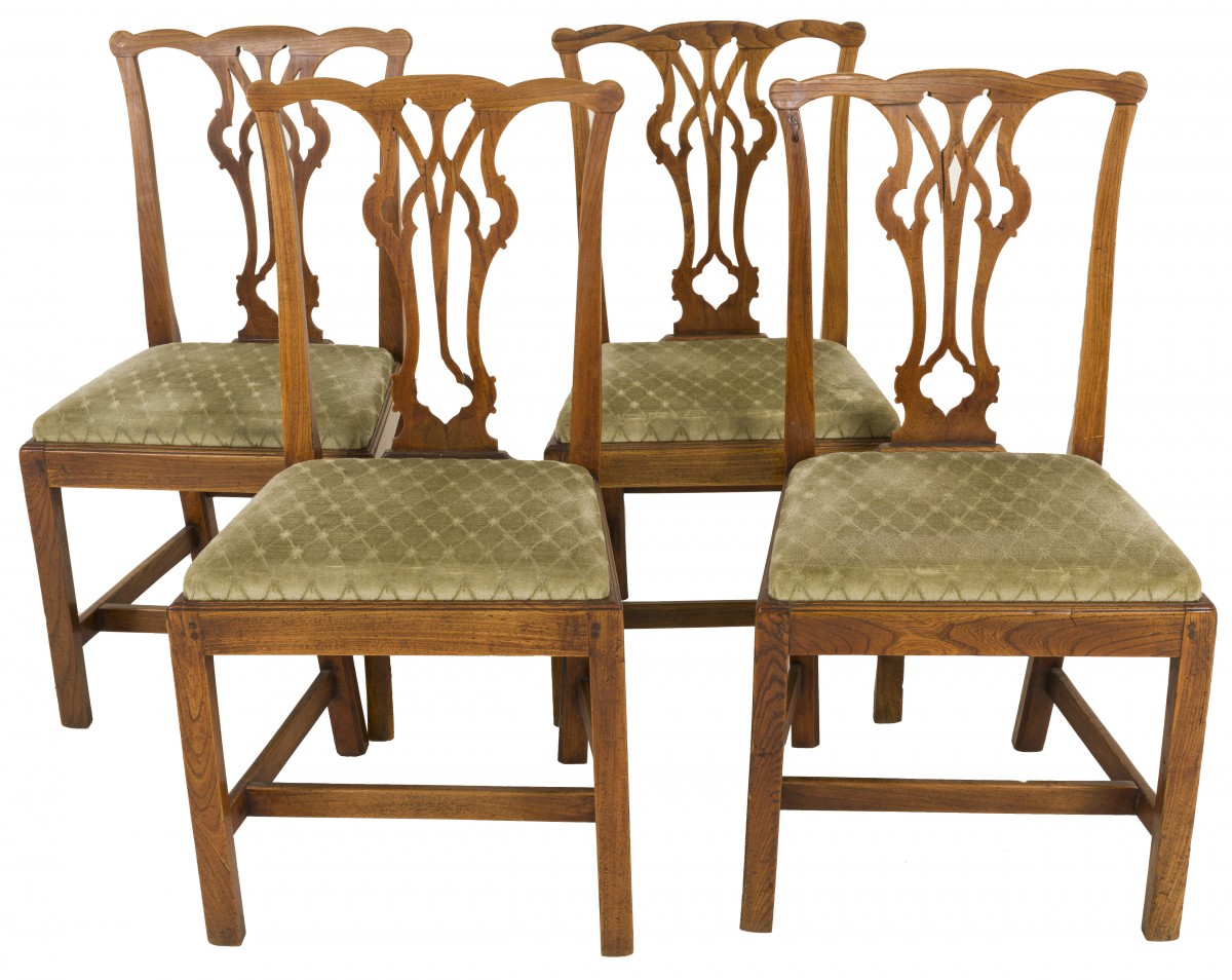 Een set van (4) Chippendale-stijl stoelen, Engeland, 2e kwart 18e eeuw.