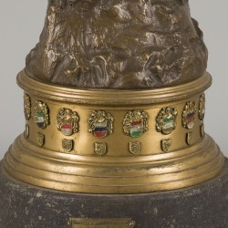 "Studentika" - Een bronzen gedenksculptuur voor de "Allgemeiner Landsmannschafter Convent auf der Marksburg", Duitsland, tussen 1904 en 1919.
