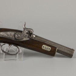 Een 19e-eeuws percussiepistool met geciseleerde loop