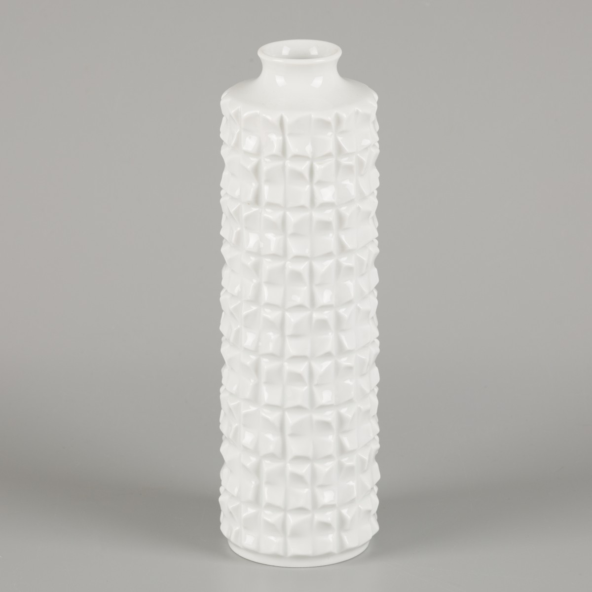 Een porseleinen design vaas, Meissen, eind 20e eeuw.