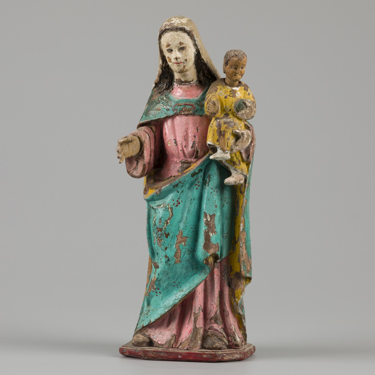 Een polychroom sculptuur van Madonna met kind, Filipijnen 19e eeuw.