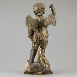 (A203/A141). Een houten sculptuur van een engel, 17e eeuw.