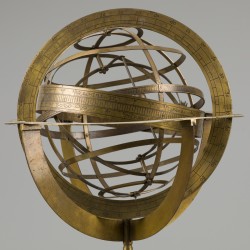Een messing spherisch astrolabium/ armillaire bol/ armilla, laat 19e eeuw.