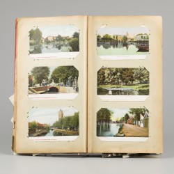 Een album bevattende vintage foto's en ansichten van Nederlandse steden en dorpen, 1e kwart 20e eeuw.