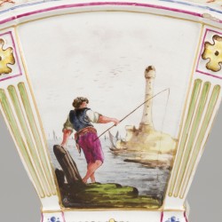 Een porseleinen tulpenvaas met decor van een visser, Höchst Duitsland, circa 1760.