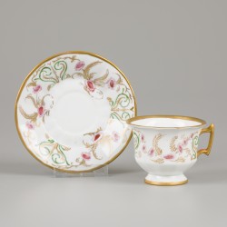 Een (26)-delig porseleinen servies met floraal decor, Frankrijk, 19e eeuw.