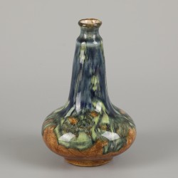 J.W. Mijnlieff (Jutphaas 1862 - 1940 Scheveningen), een vaas met gestileerde Jugendstil decoratie, ca. 1900-1910.