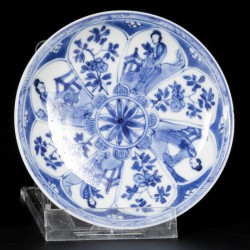 Een lot van (4) porseleinen bordjes, drie met decor van lijzen, één met karbouw, China, Kangxi.