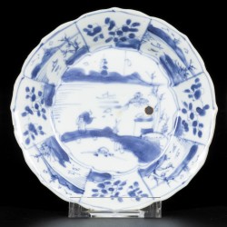 Een lot van (3) porseleinen bordjes met decor van rivierlandschappen, gekarteld model, China, Kangxi.
