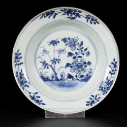 Een lot van (3) porseleinen roombordjes met floraal decor, China, 18e eeuw.