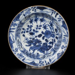 Een lot van (3) porseleinen roombordjes met floraal decor, China, 18e eeuw.