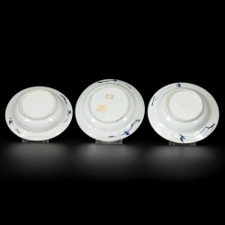 Een lot van (3) porseleinen roombordjes met floraal decor, China, 18e eeuw.