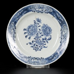 Een set van (6) porseleinen bordjes met floraal decor, China, Qianlong.