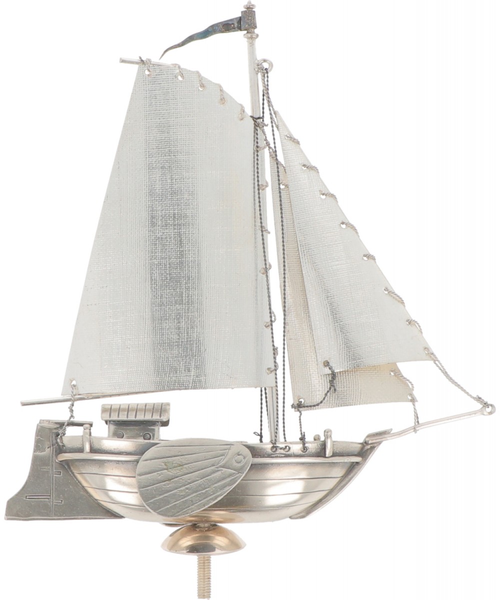 Miniatuur zeilboot zilver.