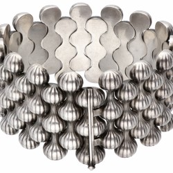 Arno Malinowski voor Georg Jensen no.110 zilveren 'Onion' design armband - 925/1000.