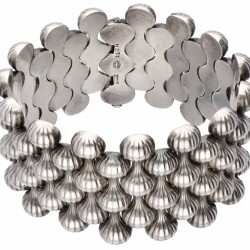 Arno Malinowski voor Georg Jensen no.110 zilveren 'Onion' design armband - 925/1000.