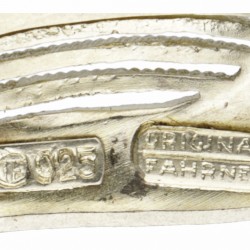 Set van zilveren Theodor Farhner art deco oorbellen, hanger, broche bezet met parel en markasiet - 925/1000.