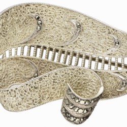 Set van zilveren Theodor Farhner art deco oorbellen, hanger, broche bezet met parel en markasiet - 925/1000.