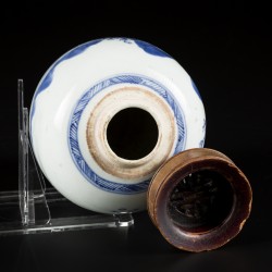 Een porseleinen gemberpot met landschapsdecor, China, 18e eeuw.