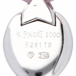 Piaget koordcollier met 18 kt. witgouden hanger bezet met ca. 0.68 ct. natuurlijke amethist en ca. 0.04 ct. diamant.