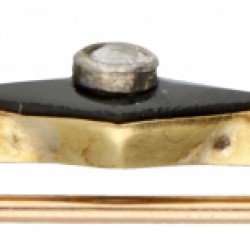 14 kt. Geelgouden art deco broche bezet met ca. 0.04 ct. diamant gezet op onyx en zoetwaterparels.