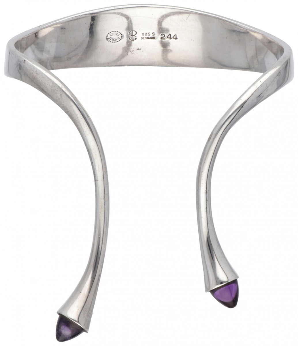 Bent Gabrielsen voor Georg Jensen no.244 zilveren bangle armband bezet met amethist - 925/1000.