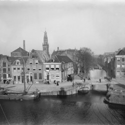 Jaap Wigersma (Noord 1877 - 1957 Haarlem). Gezicht de Bakenessergracht te Haarlem met de Bakenessertoren.