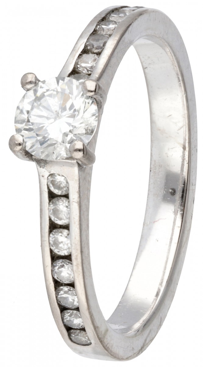 14 kt. Witgouden shoulder ring bezet met ca. 0.51 ct. diamant.
