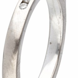 14 kt. Witgouden shoulder ring bezet met ca. 0.51 ct. diamant.
