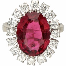 14 kt. Witgouden rozetring bezet met ca. 0.96 ct. diamant en ca. 5.13 ct. natuurlijke roze toermalijn.