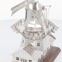 Miniatuur houtzaagmolen zilver.