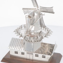 Miniatuur houtzaagmolen zilver.