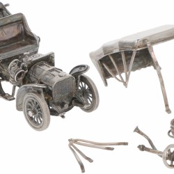 Miniatuur oldtimer zilver.