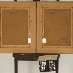 Een  set van (2) schilderijen met voorstelling van rokers op tabaksbladeren.