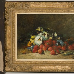 Hubert Bellis (Brussel 1831 - 1902 Sint Joost-ten-Node, Br.), Stilleven van bloemen en aardbeien.