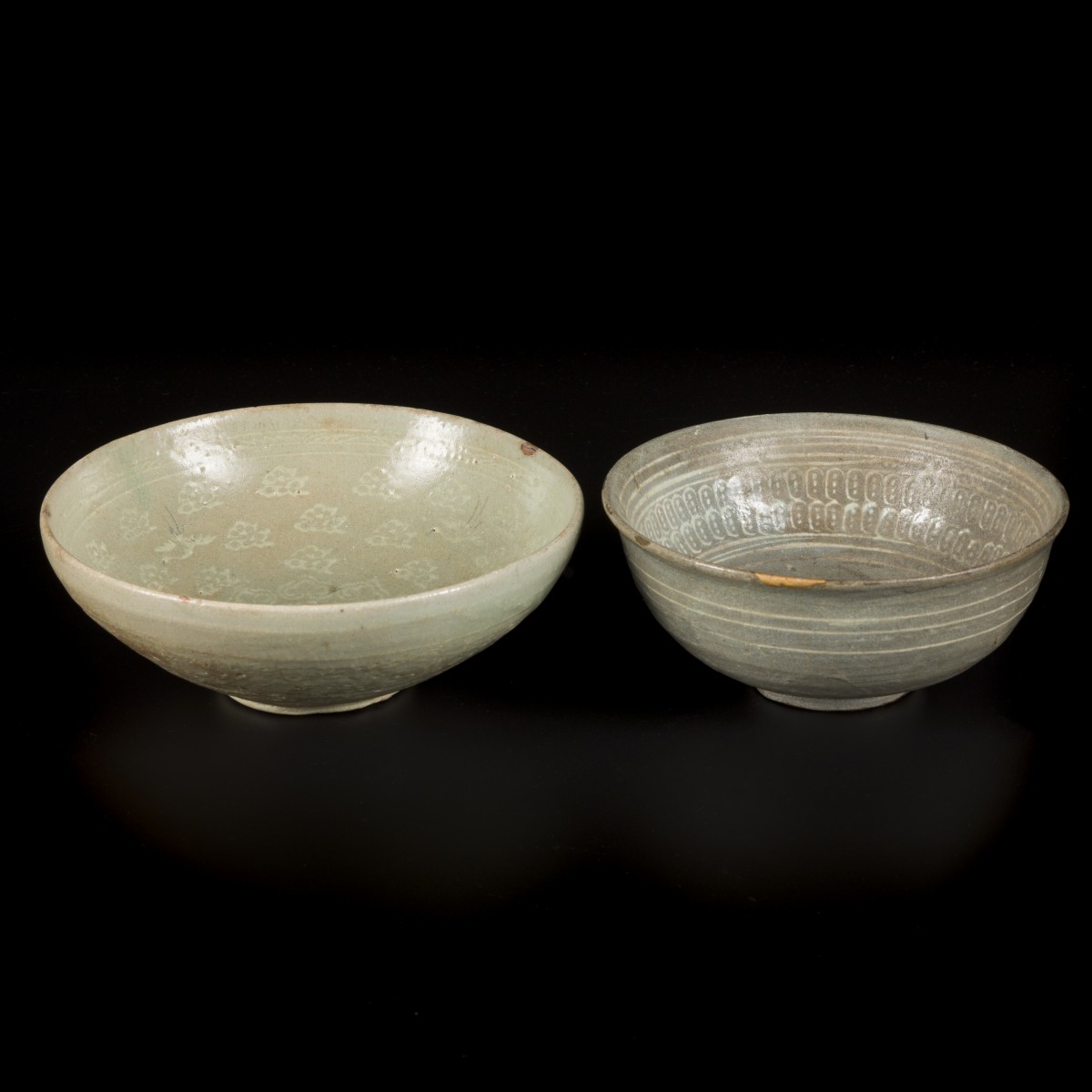 Een lot van (2) geglazuurde aardewerken kommen, Korea, 13e eeuw.