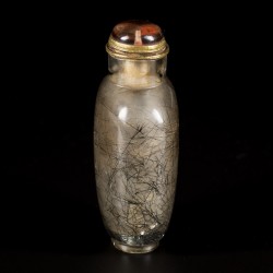Een snuff bottle, Haar Kristal, China, 19e eeuw.