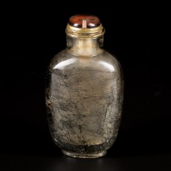 Een snuff bottle, Haar Kristal, China, 19e eeuw.