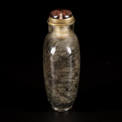 Een snuff bottle, Haar Kristal, China, 19e eeuw.