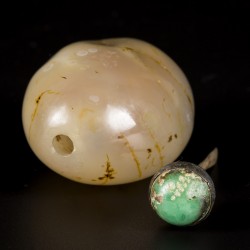 Een agaat snuff bottle, ei model, China, 19e eeuw.