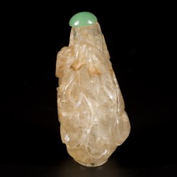 Een bergkristallen snuff bottle gedecoreerd met kalebas, China, 19e eeuw.