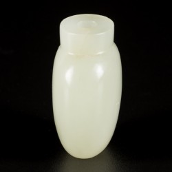 Een Hetian witte jade snuff bottle, bol model, China, 18e/19e eeuw.