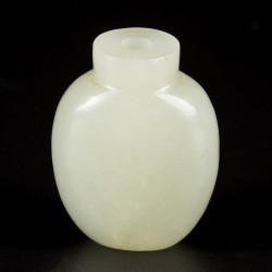 Een Hetian witte jade snuff bottle, bol model, China, 18e/19e eeuw.