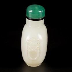 Een Hetian wit jade snuff bottle, bol model, China, 19e eeuw.