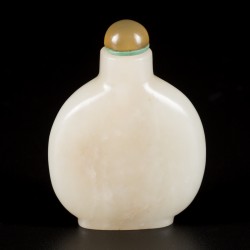 Een Hetian wit jade snuff bottle, plat model, China, 18e/19e eeuw.