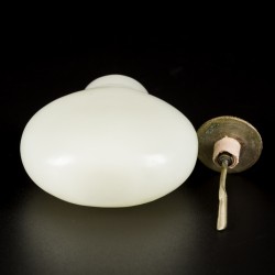 Een Hetian wit jade snuff bottle, bol model, China, 18e/19e eeuw.
